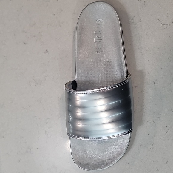Adidas Adilette Comfort sandals. - Picture 2 of 4